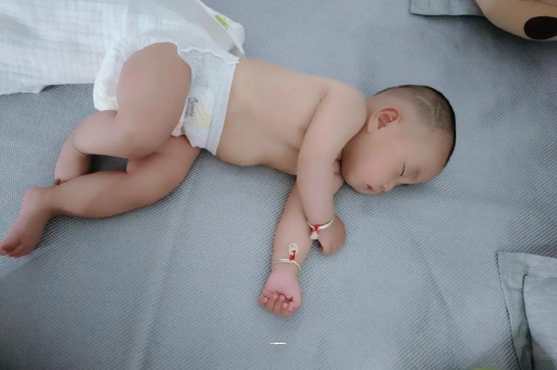 代怀选性别包生男孩宝宝36度是不是冷了